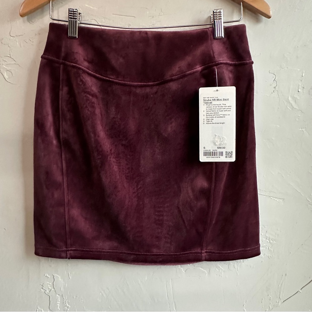 NWT Lululemon Scuba HighRise‎ Mini Skirt Velvet in Garnet Sz S - Picture 2 of 15